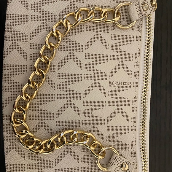 Excellent condition Michael Kors belt bag! - Picture 2 of 9